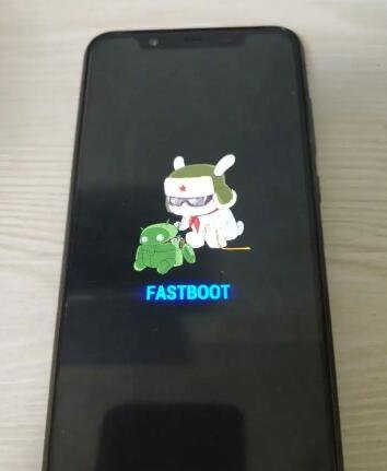 小米手机黑屏出现FASTBOOT是什么意思(长按电源键重启即可正常开机) 
