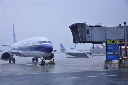 受四川暴雨影响 成都双流机场取消航班314架次