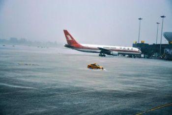 受四川暴雨影响 成都双流机场取消航班314架次 
